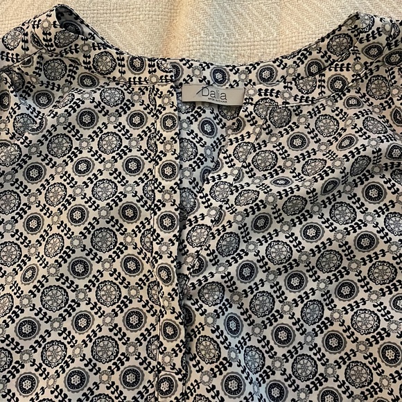 Women’s top - Picture 2 of 7